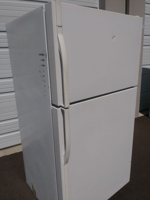 About 5 feet tall refrigerator in good condition for Sale in Salem, OR