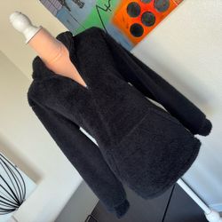 Black Teddy Pullover