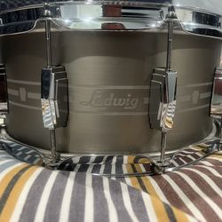 Ludwig Stainless Steel Heirloom 14x7 LSTSLS0714 Snare Drum with SKB 8x14 Hard Shell Case Roto-X