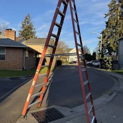 Louisville 12 ft Fiberglass Step Ladder Type IAA 375 lb Capacity