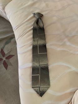Clip on tie