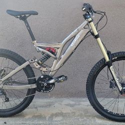 NORCO SHORE DOWNHILL MEN'S BIKE 