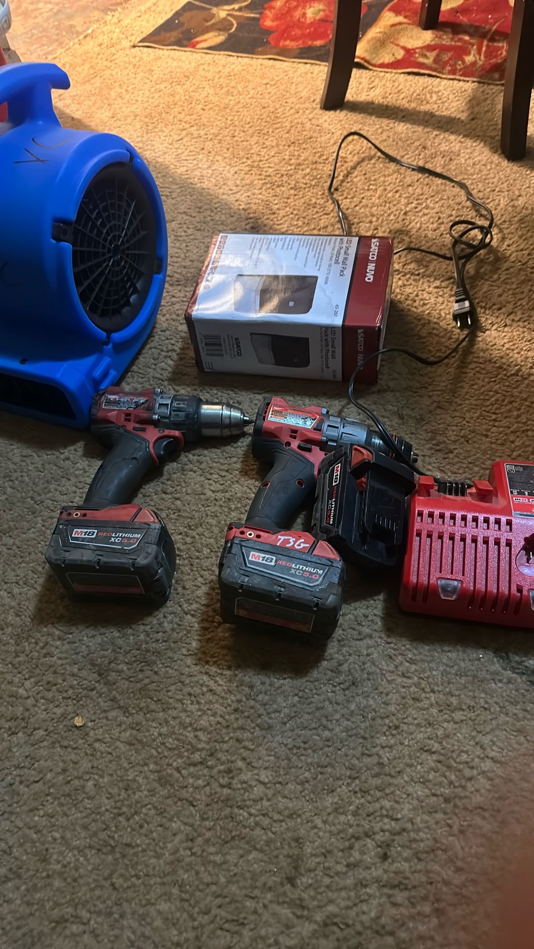Two Wood Drills Charger Extra Batary Vaccum Led Light