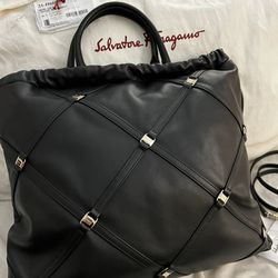 NEW w/TAGS — Salvatore FERRAGAMO Genuine Leather Tote - Black (color)