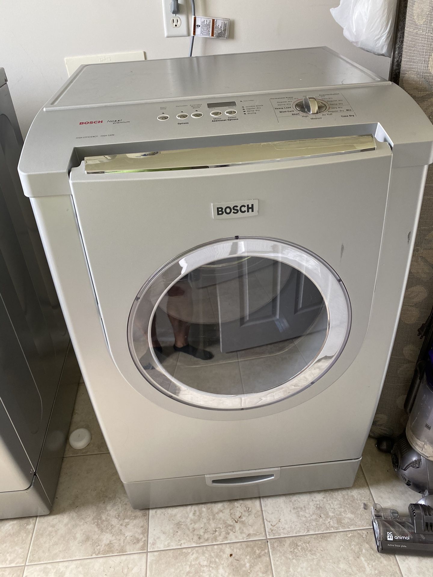 Bosch washer / dryer set with pedestal drawers for Sale in Virginia Beach, VA OfferUp