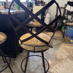 Set of 4 wrought iron counter height Barstool