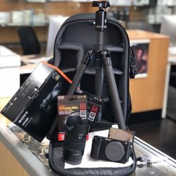 Sony a6400 Mirrorless Camera With 18-135mm Lens And Bundle Accessories