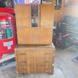 Dresser / Antique /  Wood / 