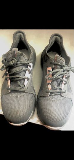Women’s Reebok Work Shoes –  Women’s Size 6 – Medium (6M).  Safety Toe + Slip Resistant! 💗🩶