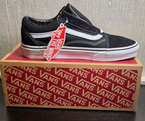 Vans Old Skool Black/White Shoes – Men’s 7.5 Women’s 9 – NEW IN BOX