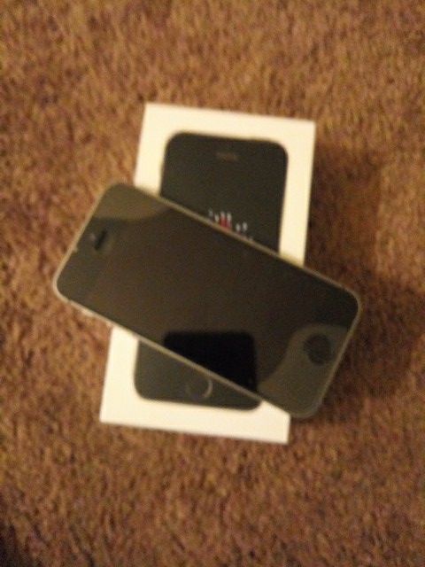 IPhone SE (32gb) T-Mobile/Metro PCS