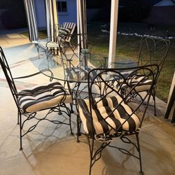 Unique Iron Patio Set -heart Design With Pads