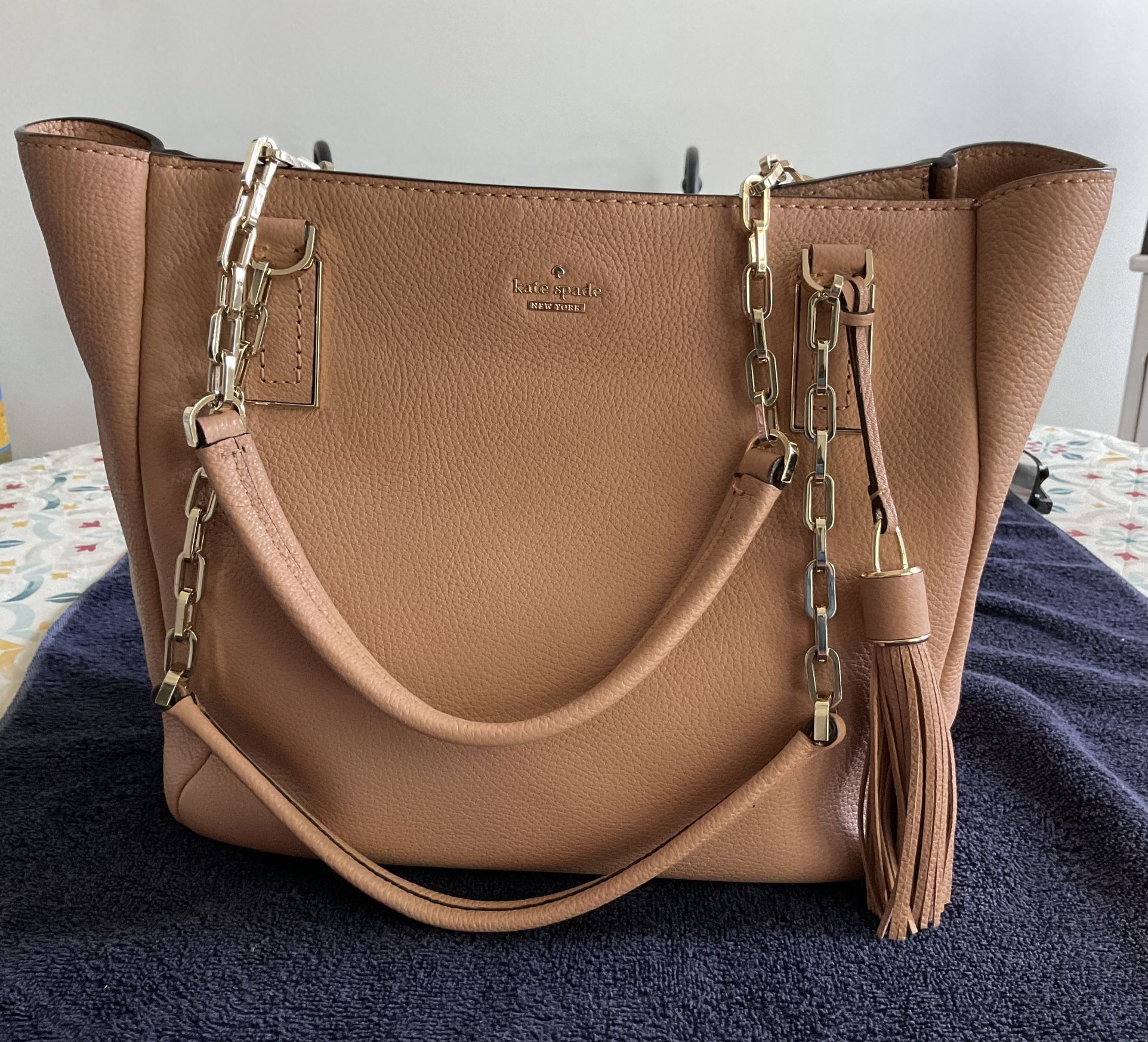 Like New Kate Spade Tan Pebbled Leather Zippered Tote Handbag With Tassel Charm. $100.00