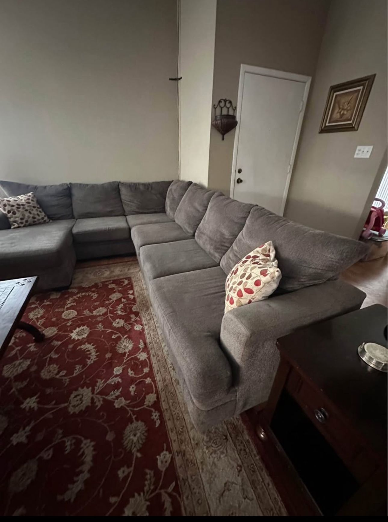 BEAUTIFUL L SHAPED SECTIONAL SOFA
