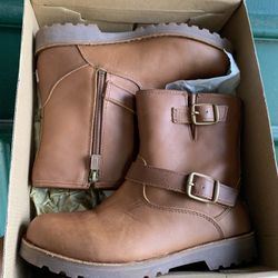 Brand new and original Ugg boots for girls size 4