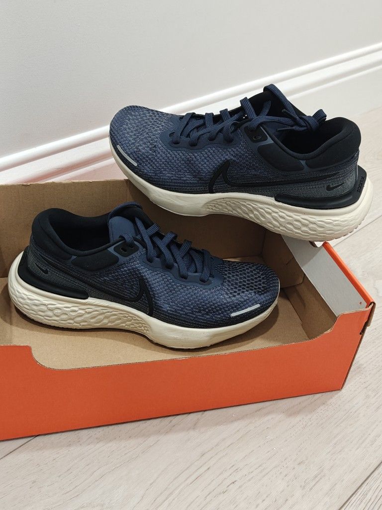 NEW Nike Invincible Running Shoes Size 9 Mens