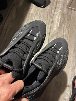 Adidas Yeezy 700 V2 Vanta Sneakers