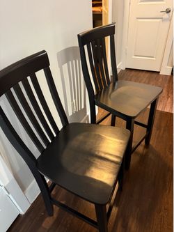 Small table and 2 chairs