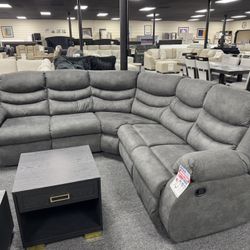 Manual Recliner Sectional. 🚚WE DELIVER🚚
