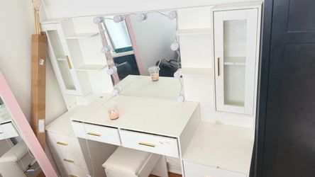 Vanity dresser