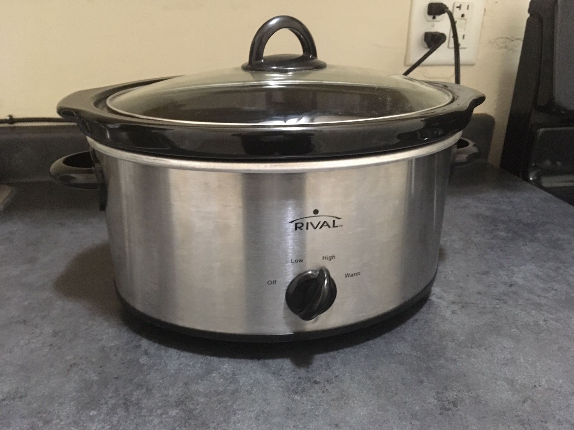 Bella Slow Cooker 1.5 QT for Sale in Charlotte, NC - OfferUp