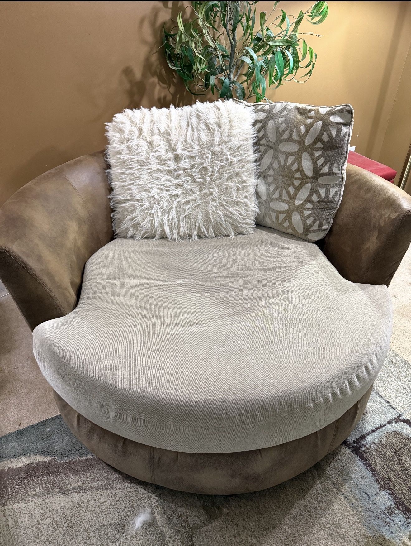 Oversized Round Swivel Chair – Best Offer