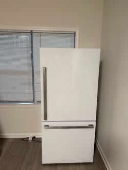 Hisense refrigerator white