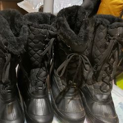 2 Ladies Winter Boots 