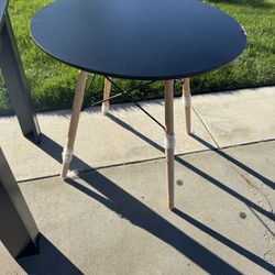 Round Dinning Table