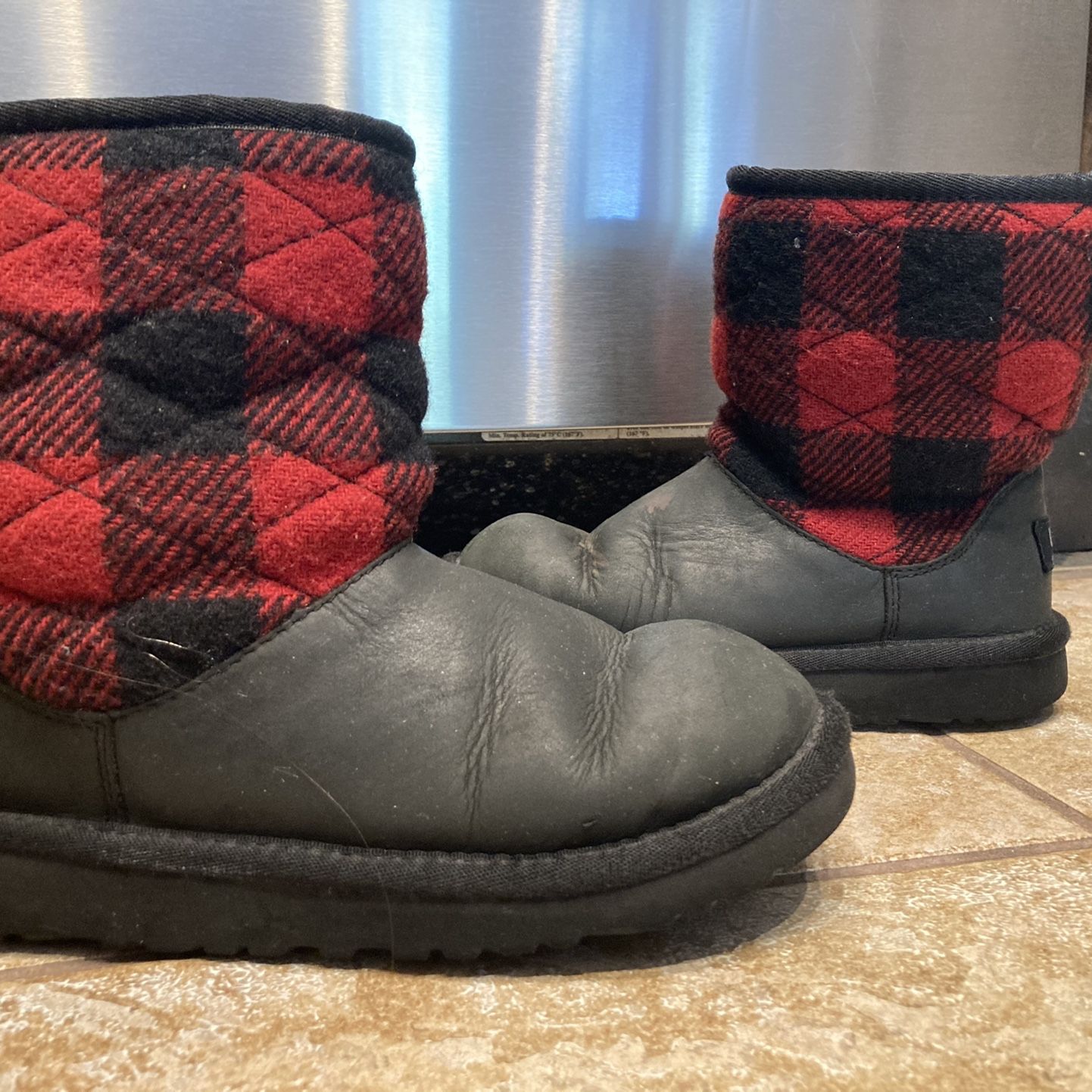 UGG Kids Boys Girls Youth Black Boots Sz 1