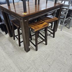 Nice Bar Table Set With 6 Bar Stools 