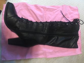 Woman boots size 8