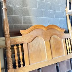 🎁SOLID WOOD QUEEN OR FULL SIZE BED FRAME WITH POSTS: HEADBORD AND METAL BED FRAME 🎁 