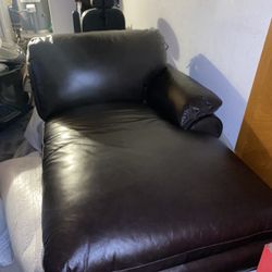 La-Z-Boy Leather Chaise Lounge Chair – Brown