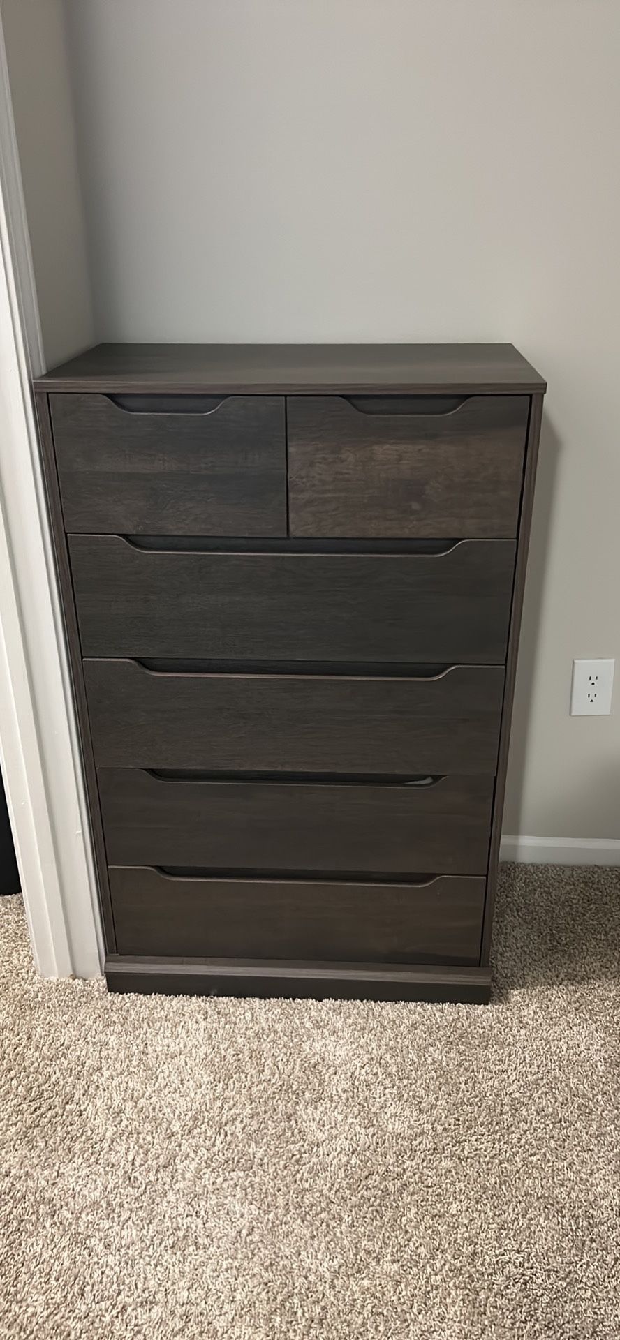 6- Drawer Chest of Drawers