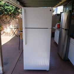 G E Refrigerator in very good condition!