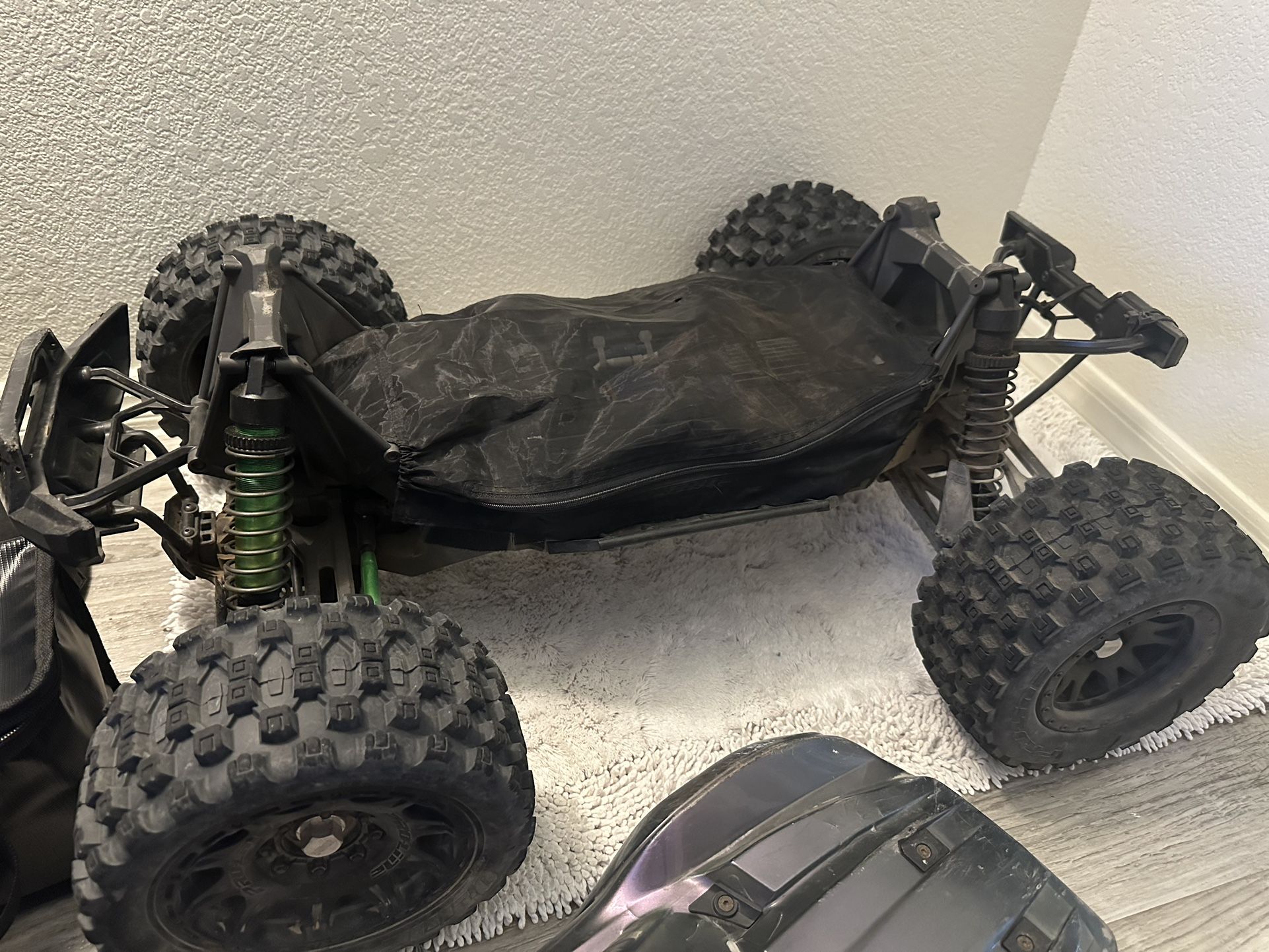 Xmaxx TONS of Spare Parts And Extras