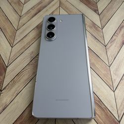 Samsung Galaxy Z Fold5 (256GB) Unlocked / Liberado