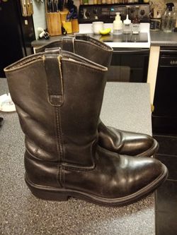 RED WING TRUCKER BOOTS LOW HEEL LIKE NEW SIZE 9.5 10