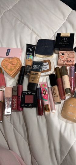 Makeup bundle