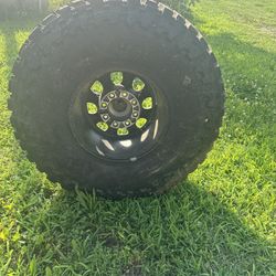 One Maxxi 265/70 R17 Tire On Rim