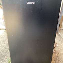 Galanz Mini Fridge