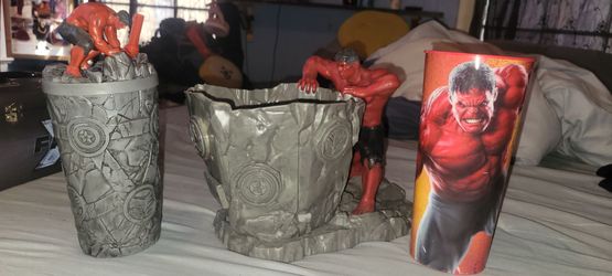 Red Hulk Marvel Cinema Collectible Cup Set