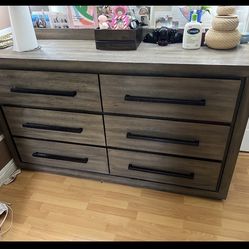 Dresser with mirror (38”x64”x18”)