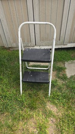 STEP LADDER