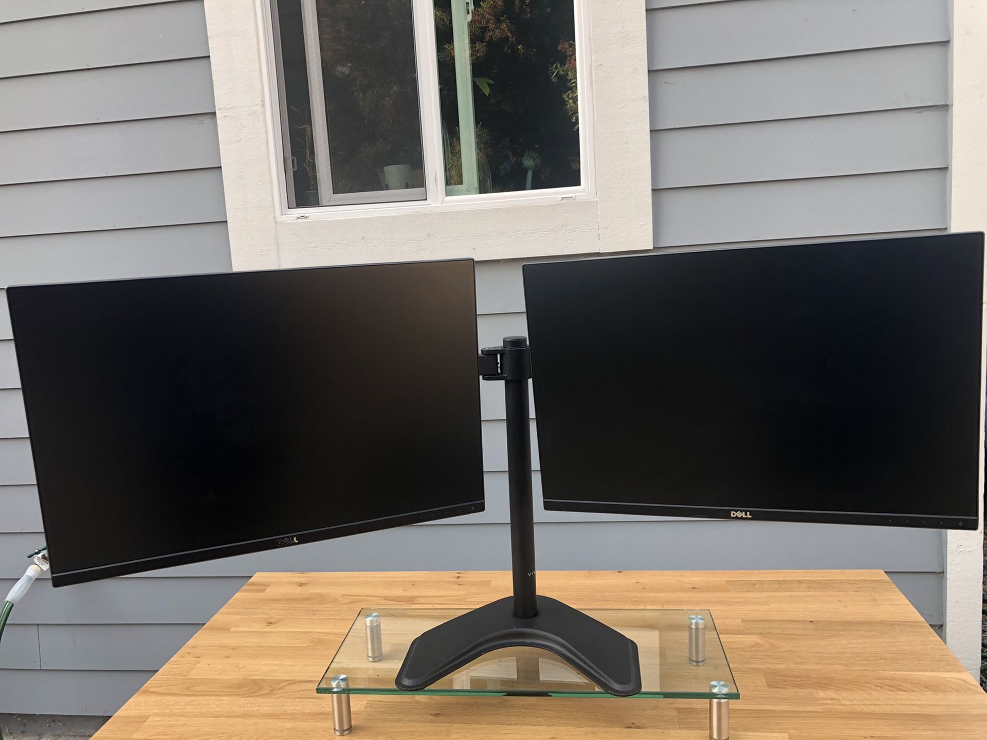 Dell UltraSharp 24 Monitor - P2419H Dual Monitor Setup