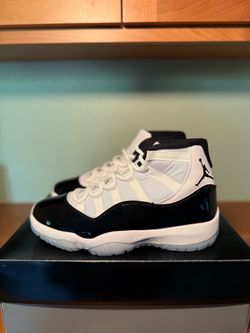 Size 9 Nike Jordan 11 concord