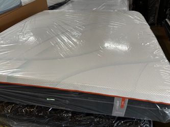 New King Tempurpedic Luxeadapt Firm Mattress
