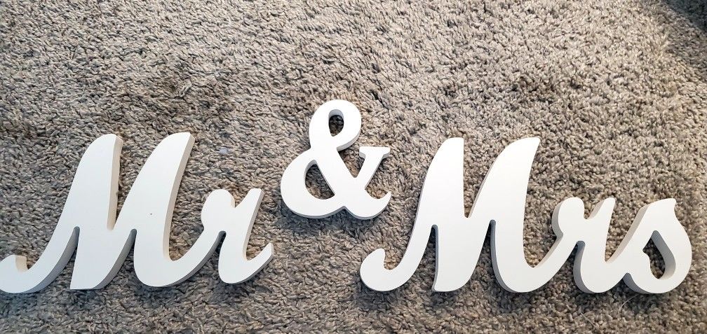 Mr & Mrs Sign