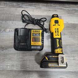DEWALT DCE555 CUT-OUT TOOL WITH BATTERY AND CHARGER